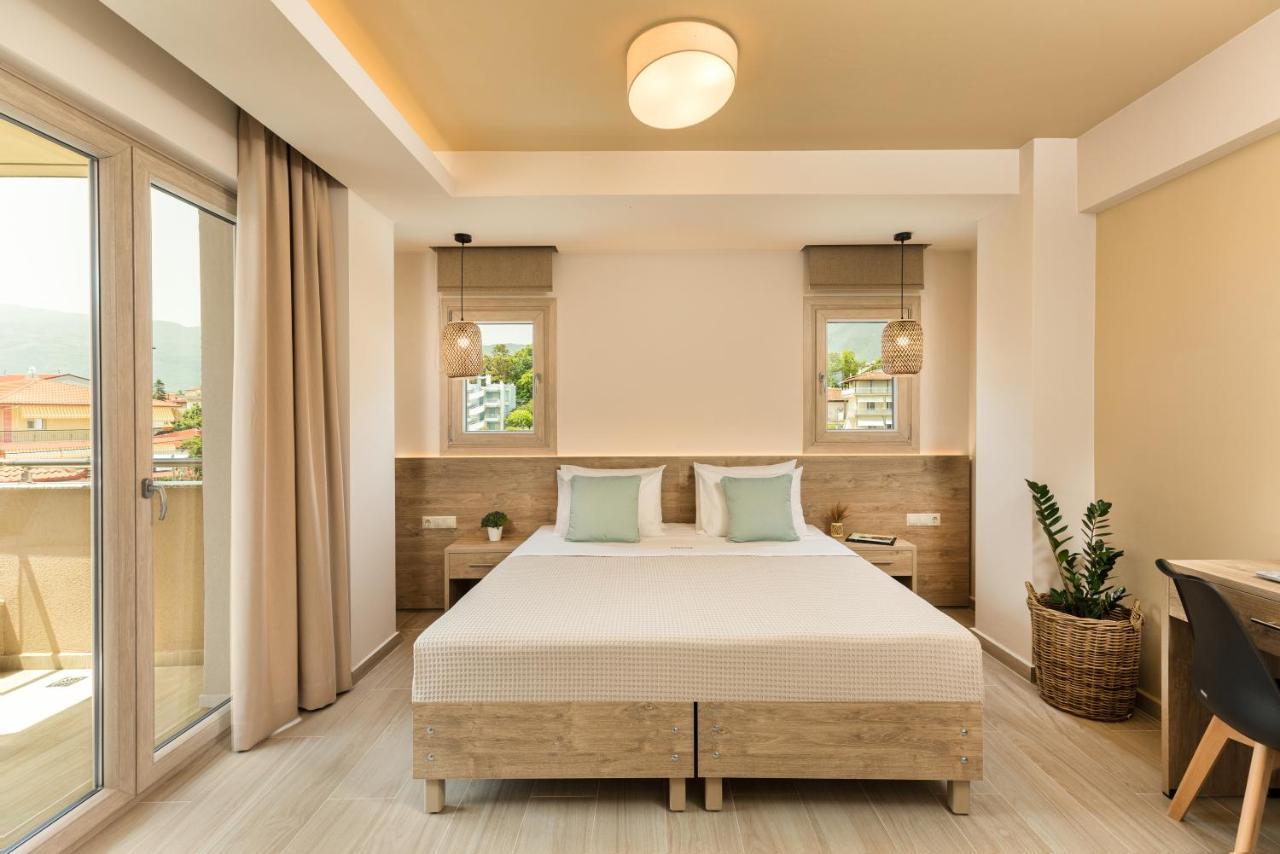 Makris Luxury *