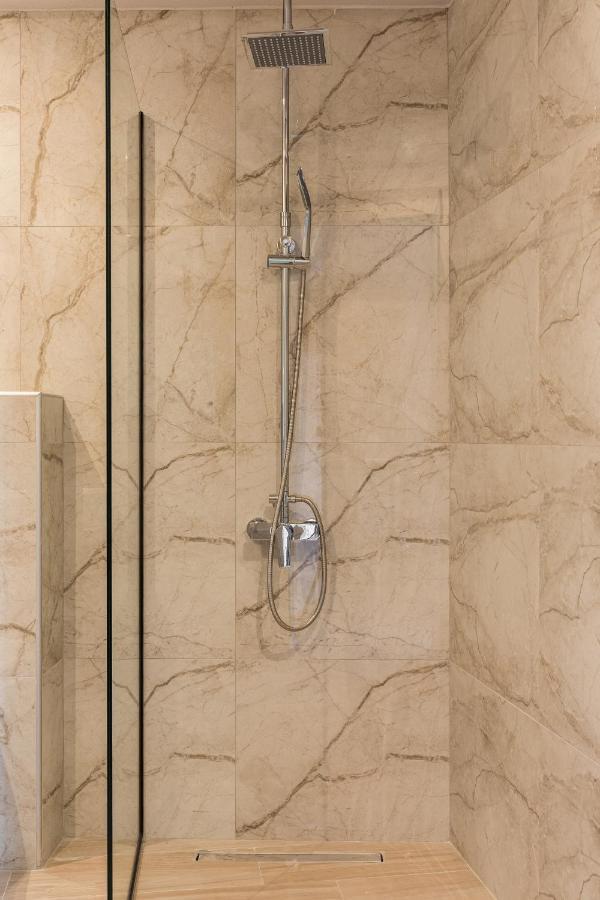Makris Luxury