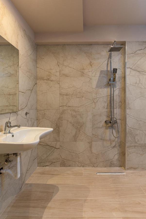 Makris Luxury Leptokaryá
